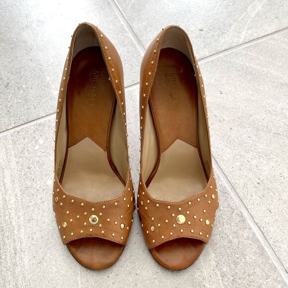 Michael Kors tan Leather heels with gold studs size 9 - Picture 2 of 6